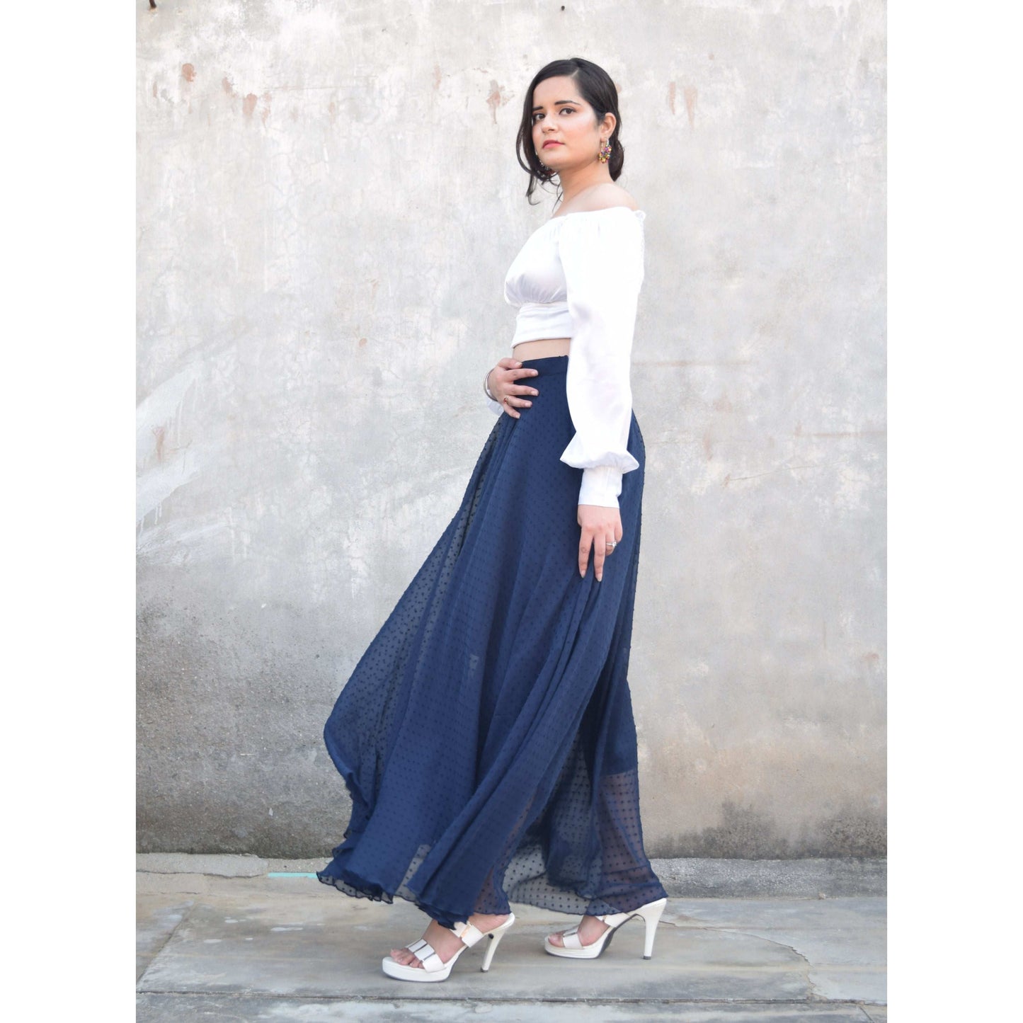 Product Description
Fabric -Chiffon
Pattern - Solid boota
Length - Maxi
Product details -
• Navy blue • Solid boota • Maxi skirt • A-line skirt • Partially Solid navy blue long flared skirt